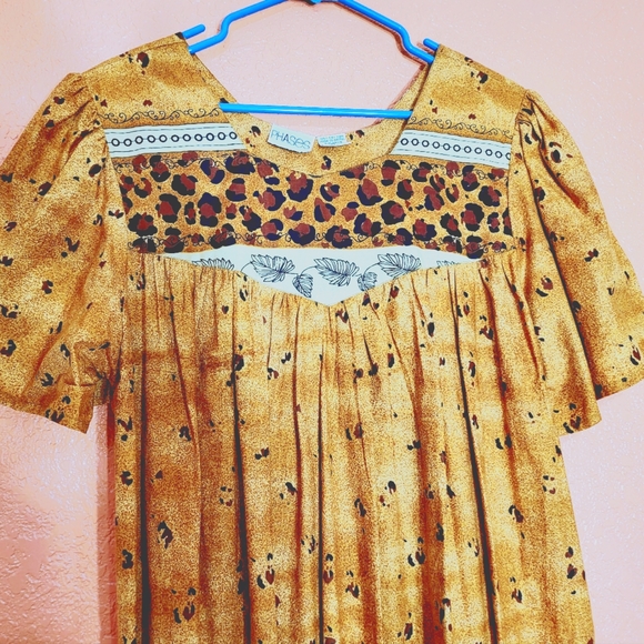 Vintage X-Lg PHASES Housedress in Gold and Brown - Picture 3 of 4